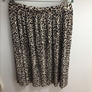 H&M pleated leopard print skirt size 8 / medium